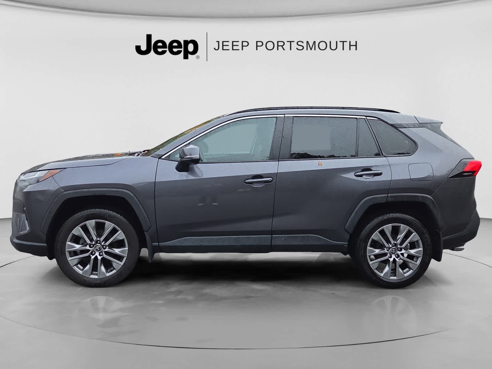 Used 2022 Toyota RAV4 XLE Premium AWD/4WD image 8