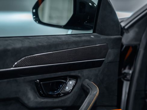 Used 2024 Lamborghini Urus Performante AWD/4WD image 18