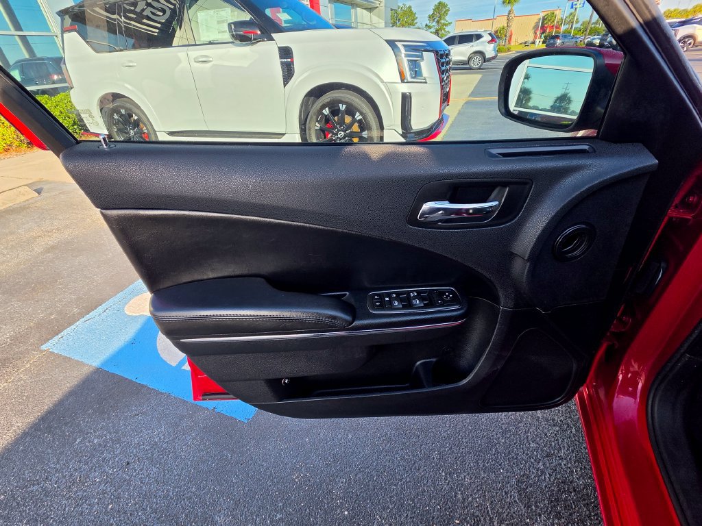 Used 2013 Dodge Charger SE w/ Connectivity Group RWD image 11