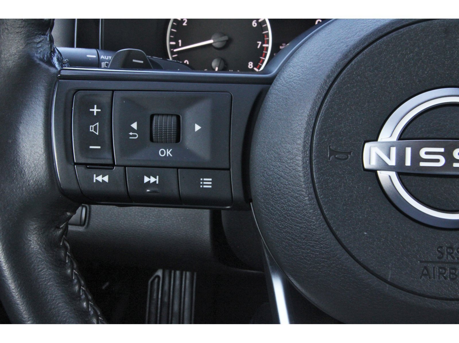 Certified 2025 Nissan Pathfinder SV FWD image 19
