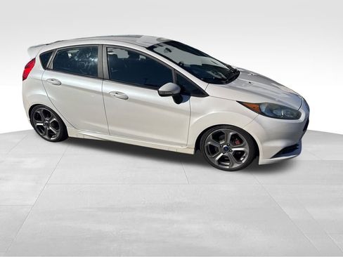 Used 2016 Ford Fiesta ST image 2