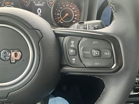 Used 2025 Jeep Wrangler Unlimited Sport AWD/4WD image 28