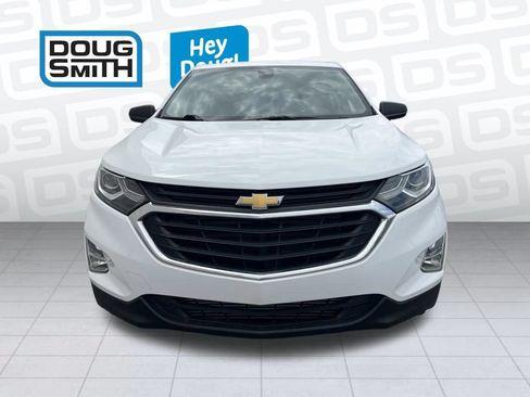 Used 2020 Chevrolet Equinox LS w/ LS Convenience Package AWD/4WD image 2