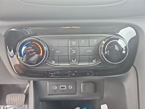 Certified 2023 Buick Encore GX Preferred w/ Cold Weather Comfort Package FWD image 25