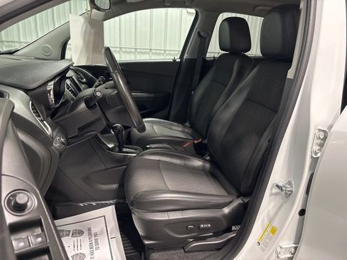 Used 2020 Chevrolet Trax LT w/ Driver Confidence Package image 17