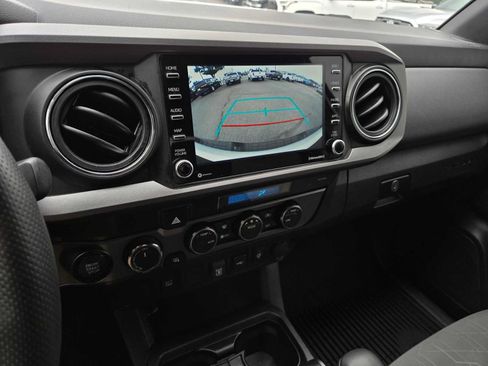Certified 2022 Toyota Tacoma TRD Off-Road AWD/4WD image 31