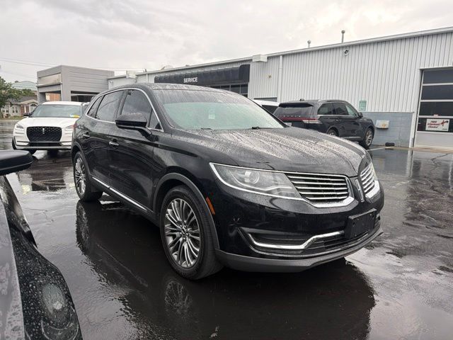 Used 2016 Lincoln MKX Reserve w/ Driver Assistance Package AWD/4WD image 3