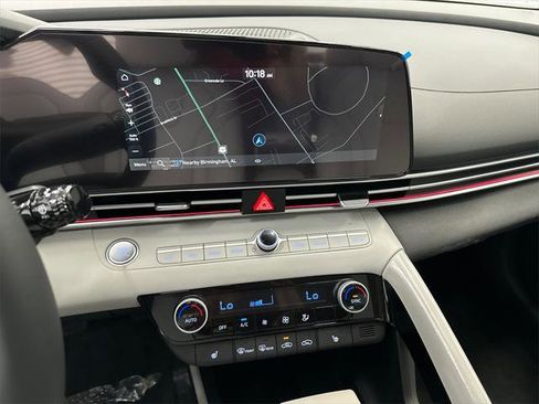 New 2025 Hyundai Elantra Limited image 28