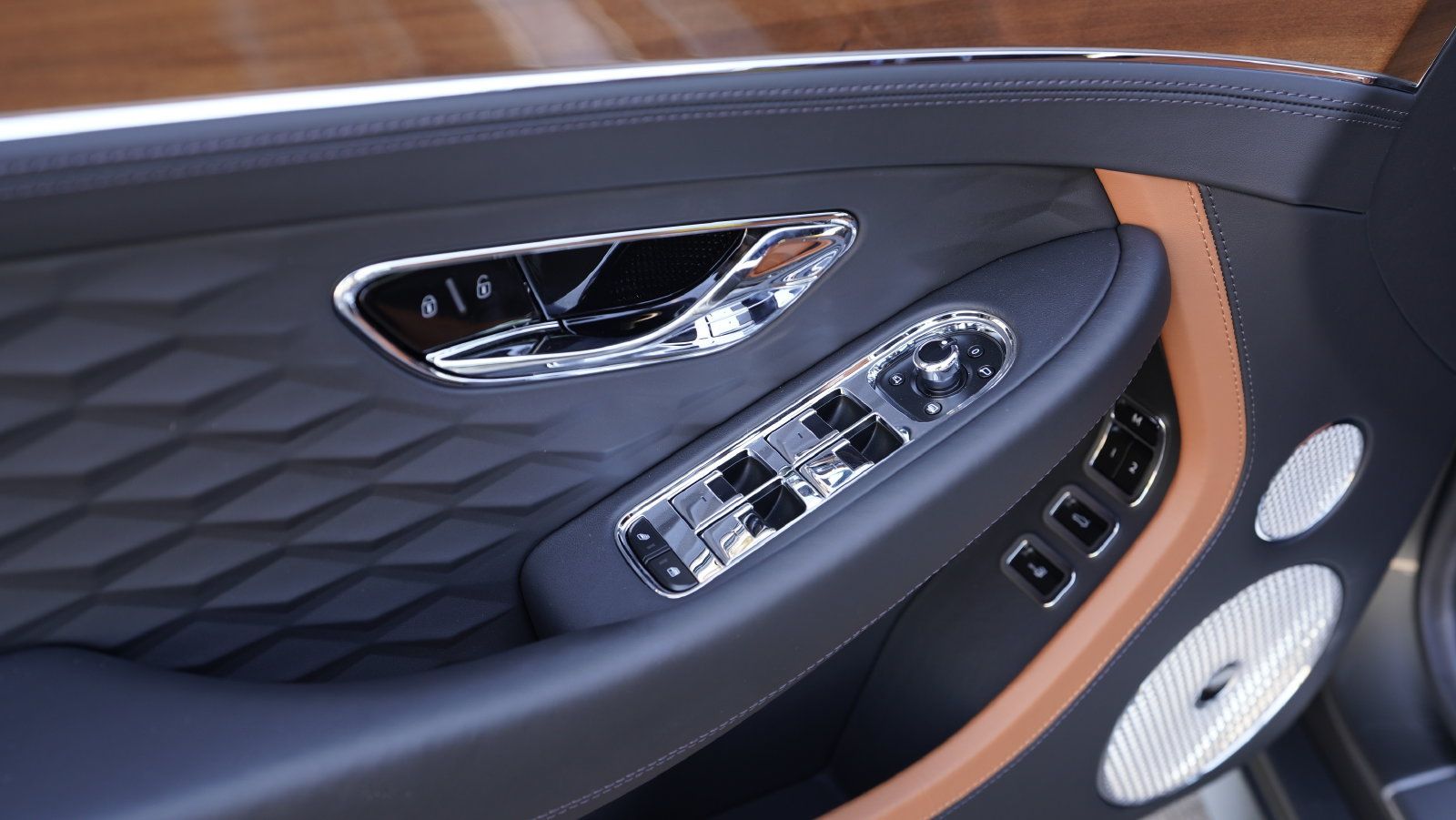 Certified 2026 Bentley Continental GT Mulliner AWD/4WD image 28