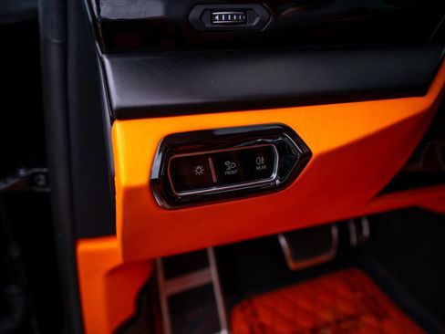 Used 2022 Lamborghini Urus AWD/4WD image 46