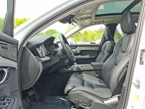 Used 2025 Volvo XC90 T8 Ultra w/ Protection Package Premier AWD/4WD image 13