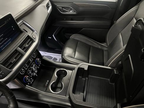 Used 2023 Chevrolet Suburban Premier image 40
