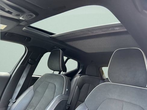 Used 2022 Volvo XC40 T5 R-Design w/ Advanced Package AWD/4WD image 24