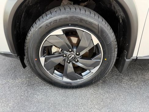 Used 2025 Nissan Rogue SV w/ SV Premium Package FWD image 43