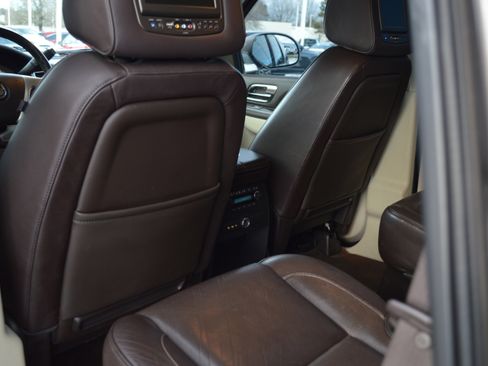 Used 2014 Cadillac Escalade Platinum image 24