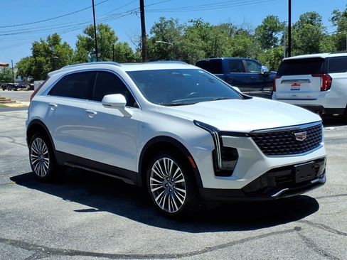 Used 2024 Cadillac XT4 Premium Luxury w/ Technology Package FWD image 2