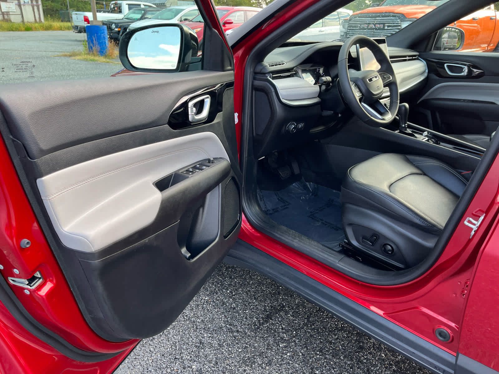 Used 2025 Jeep Compass Limited AWD/4WD image 9
