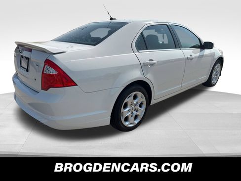Used 2011 Ford Fusion SE FWD image 3