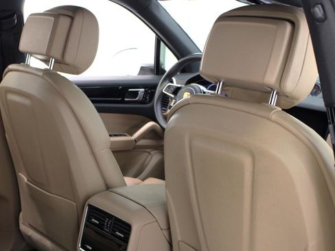 Used 2019 Porsche Cayenne image 44