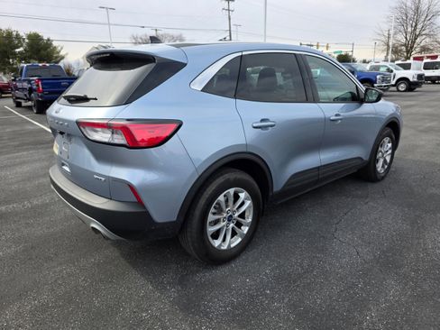 Used 2022 Ford Escape SE w/ Cold Weather Package image 3