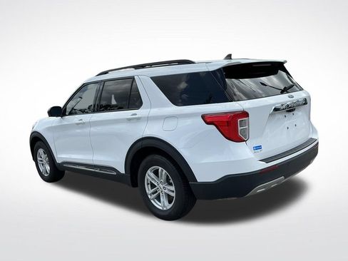 Used 2023 Ford Explorer XLT w/ Equipment Group 202A RWD image 4