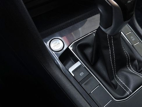 Used 2024 Volkswagen Tiguan SE image 19