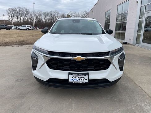 Used 2024 Chevrolet Trax LS w/ Driver Confidence Package FWD image 3