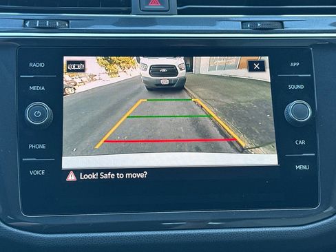 Used 2021 Volkswagen Tiguan SE image 22