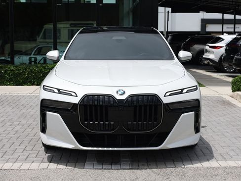 Used 2024 BMW 740i RWD image 3
