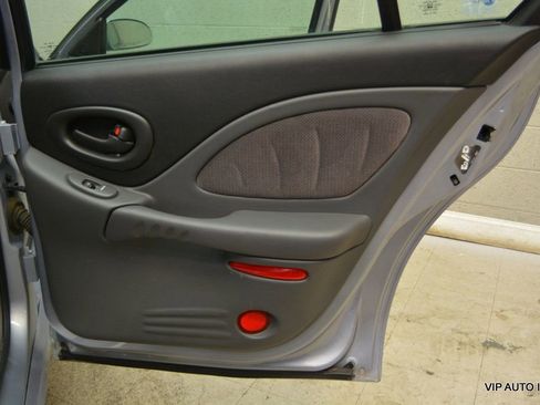 Used 2005 Pontiac Bonneville SE image 10