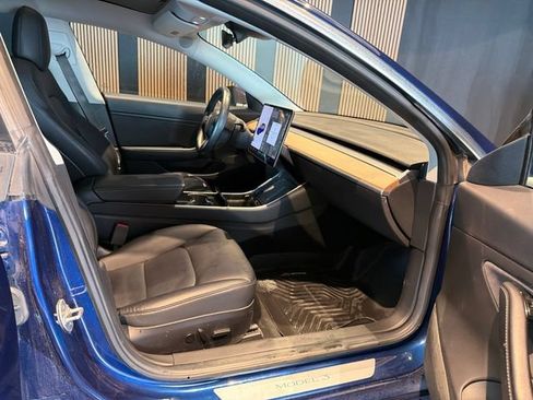 Used 2018 Tesla Model 3 Long Range RWD image 9