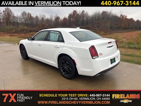 Used 2022 Chrysler 300 Touring w/ Sport Appearance Package image 3