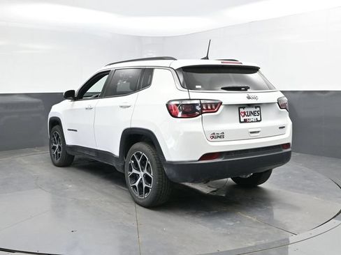 Used 2024 Jeep Compass Latitude AWD/4WD image 10