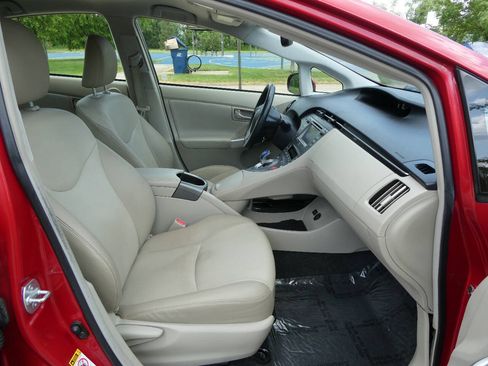 Used 2015 Toyota Prius Four FWD image 29