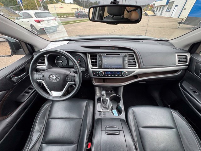 Used 2017 Toyota Highlander XLE AWD/4WD image 16
