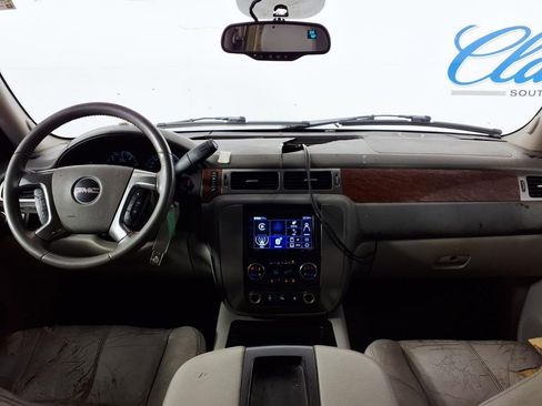 Used 2007 GMC Yukon SLT w/ SLT Preferred Equipment Group RWD image 16
