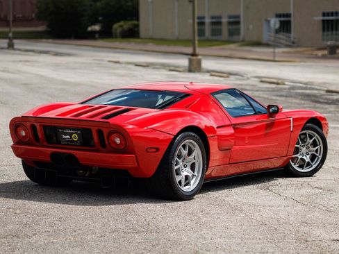 Used 2005 Ford GT RWD image 20