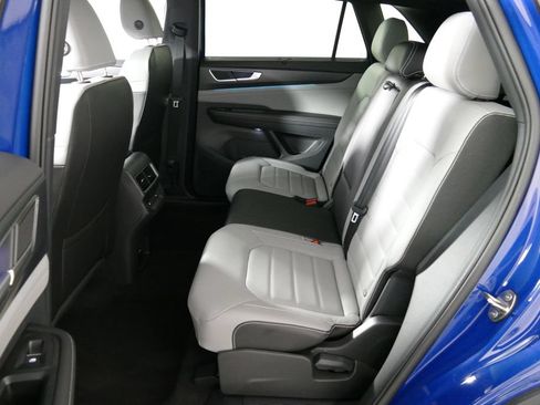 Used 2025 Volkswagen Atlas Cross Sport SEL R-Line AWD/4WD image 27