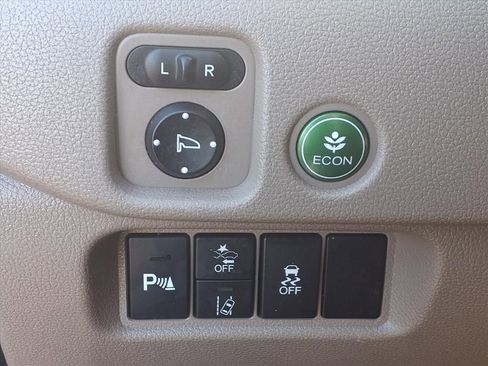 Used 2021 Honda Pilot Touring image 11