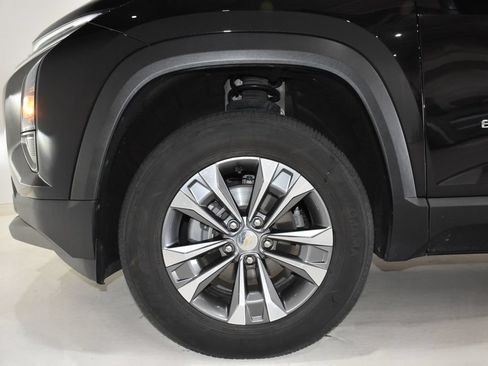 Used 2025 Chevrolet Equinox LT FWD image 6
