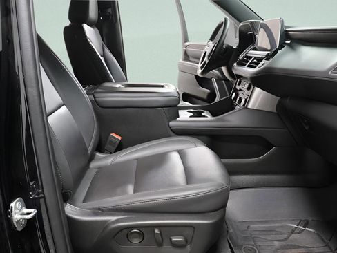 Used 2024 Chevrolet Tahoe Z71 w/ Luxury Package image 30