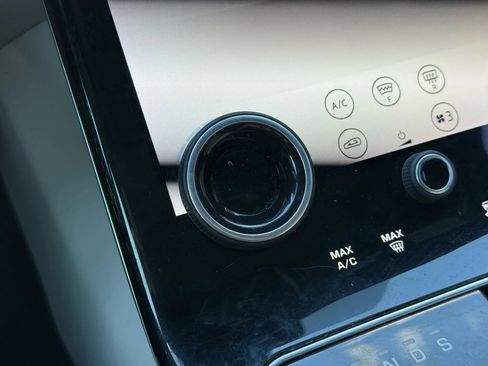 Used 2020 Land Rover Range Rover Velar R-Dynamic S image 35