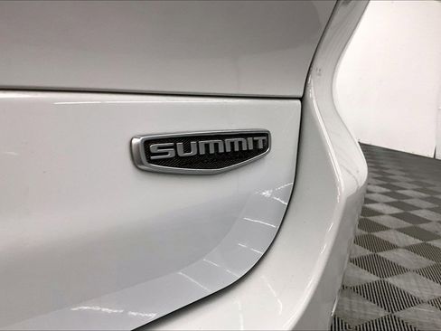 Used 2023 Jeep Grand Cherokee L Summit AWD/4WD image 9
