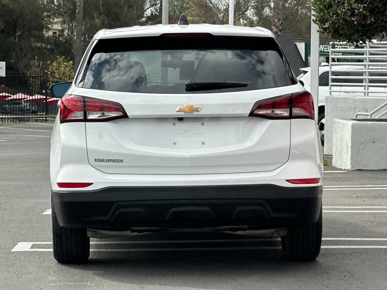 Used 2022 Chevrolet Equinox LS w/ LS Convenience Package FWD image 4