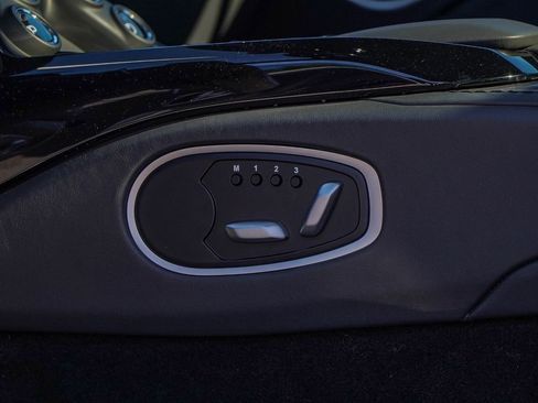 Used 2022 Aston Martin V8 Vantage Coupe RWD image 37