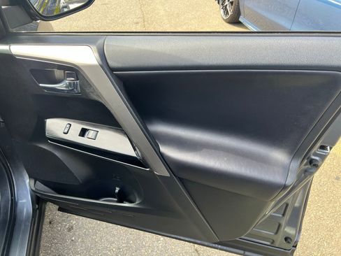 Used 2016 Toyota RAV4 Limited image 27