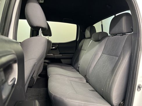 Used 2018 Toyota Tacoma TRD Off-Road image 31