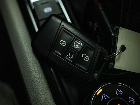 Used 2022 Volkswagen Tiguan SE image 22