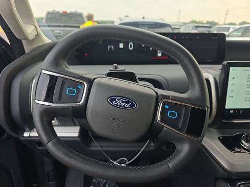 Used 2025 Ford Expedition Max Active RWD image 7
