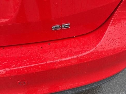 Used 2016 Ford Focus SE w/ Equipment Group 201A image 6